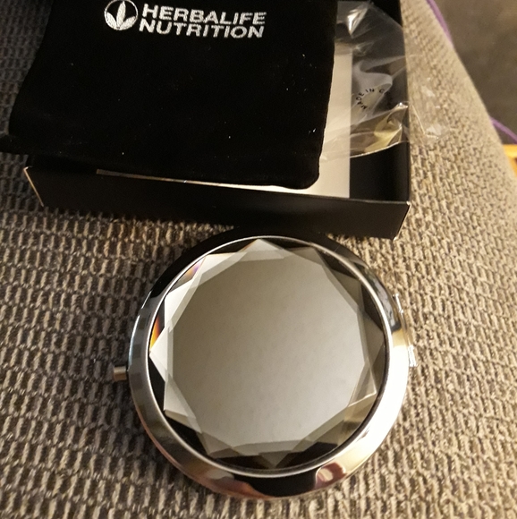Herbalife Accessories - 2- Brand new compacts